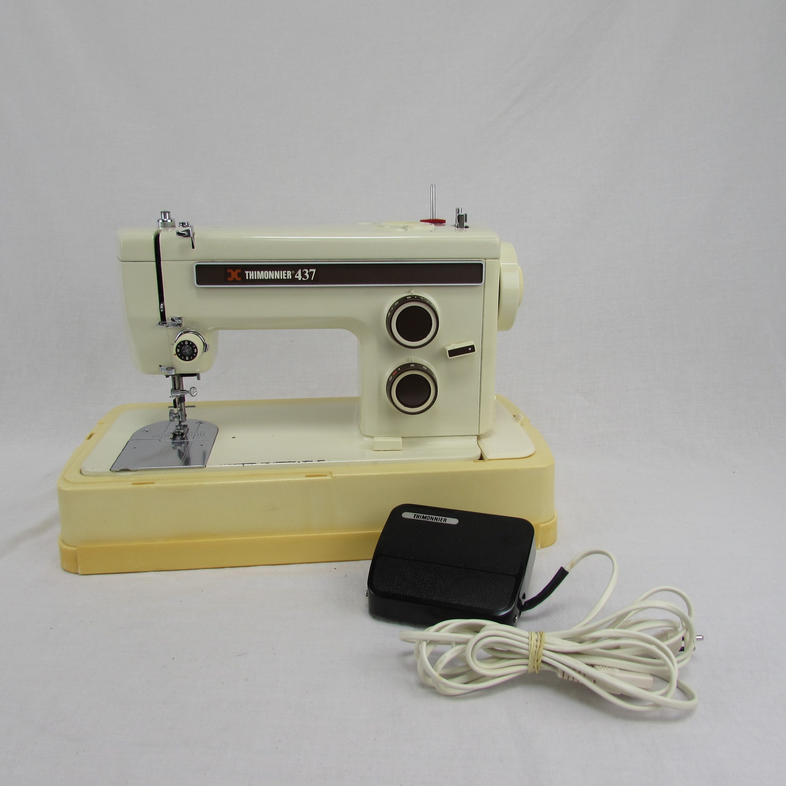 THIMONNIER 437 C – Machine à Coudre d’occasion – Image 4